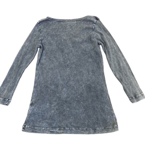 One World Sz L Vtg Y2K Grunge Rose Graphic Print Henley Top 3/4 Grey Distressed - Picture 10 of 16